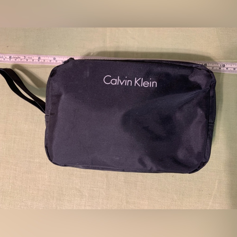 Calvin klein crossbody travel tote  18x14x7 ,pouch 8 x 6 x 2“